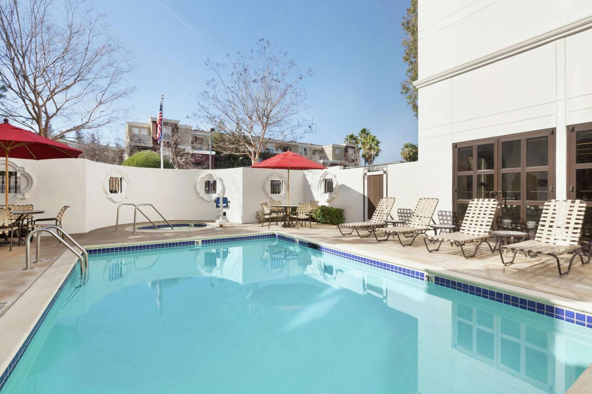 Hilton Garden Inn Cupertino Exteriör bild